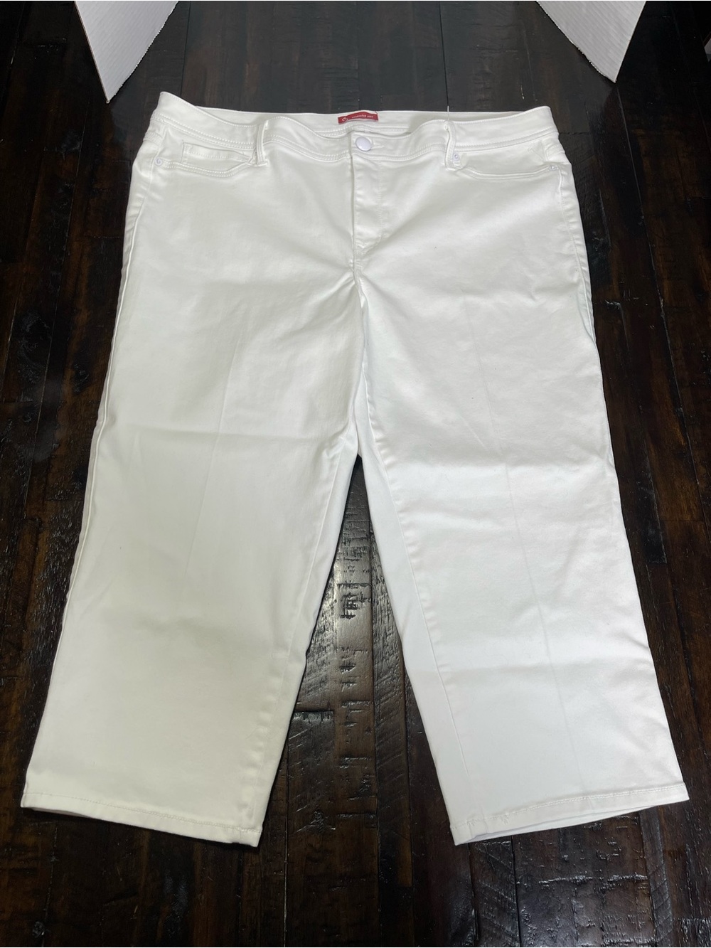 dressbarn White Cropped Capri Pants